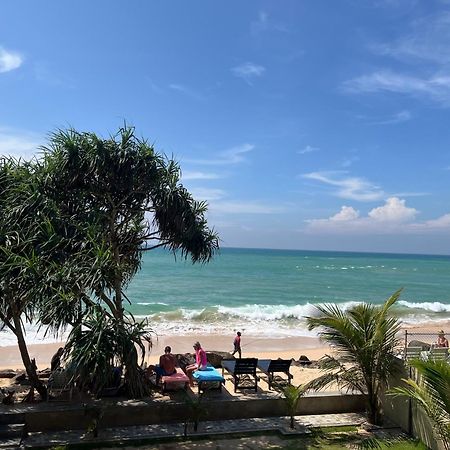 Blue Wave Beach Villa By Aaryan Group Ambalangoda  Kültér fotó