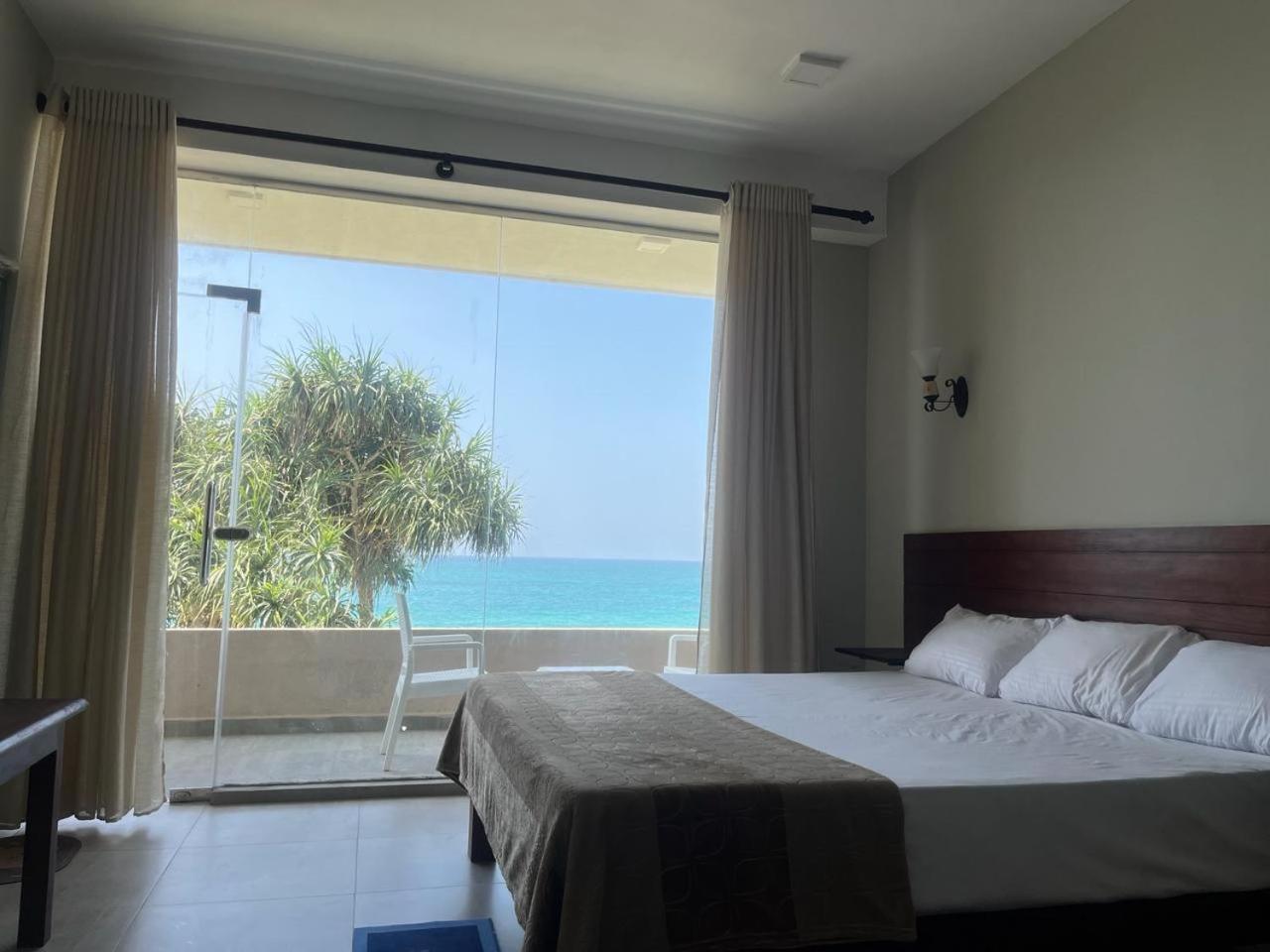 Blue Wave Beach Villa By Aaryan Group Ambalangoda  Kültér fotó
