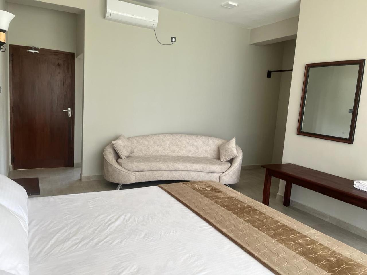 Blue Wave Beach Villa By Aaryan Group Ambalangoda  Kültér fotó