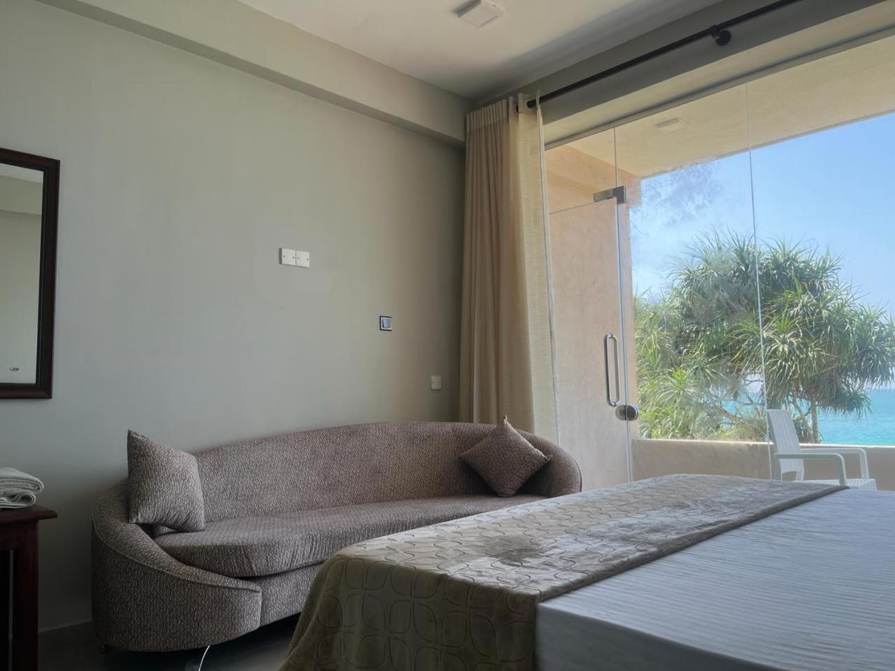 Blue Wave Beach Villa By Aaryan Group Ambalangoda  Kültér fotó