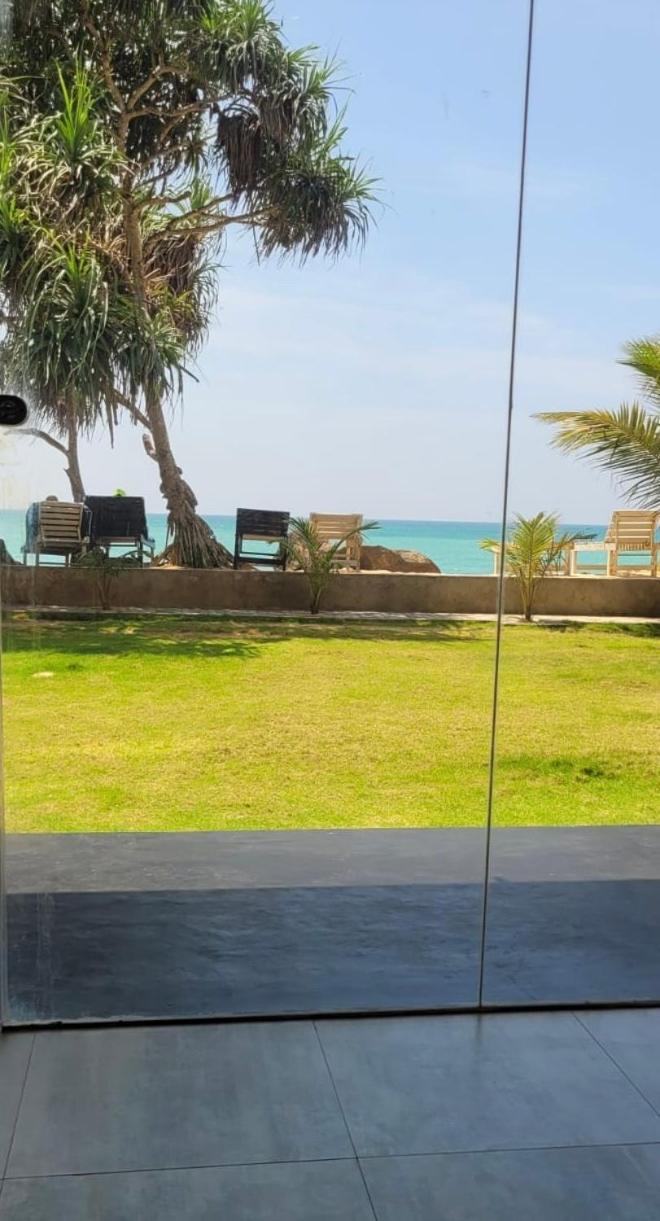 Blue Wave Beach Villa By Aaryan Group Ambalangoda  Kültér fotó